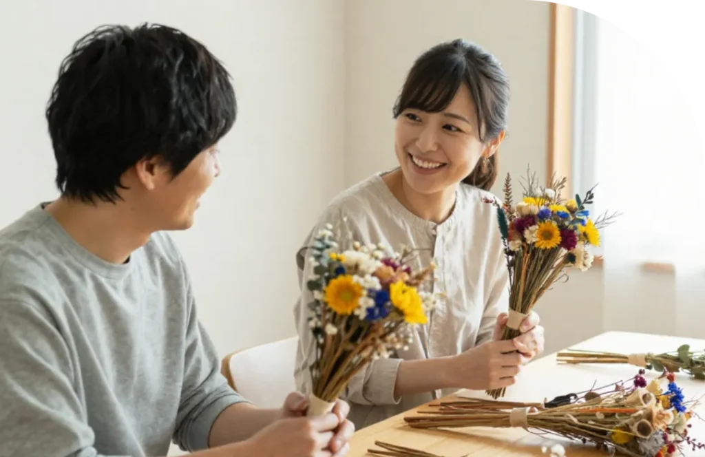 ブーケづくり体験をするカップル